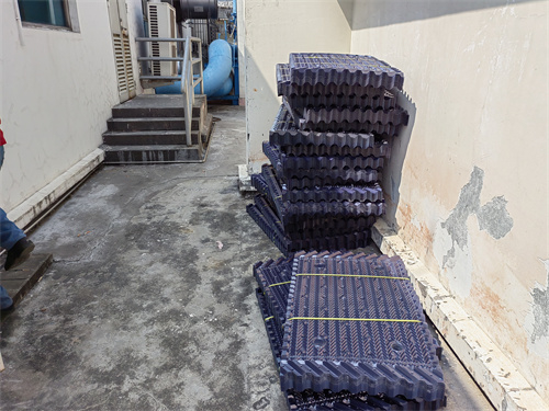 冷卻塔如何進行安全操作？,冷卻塔如何安填料