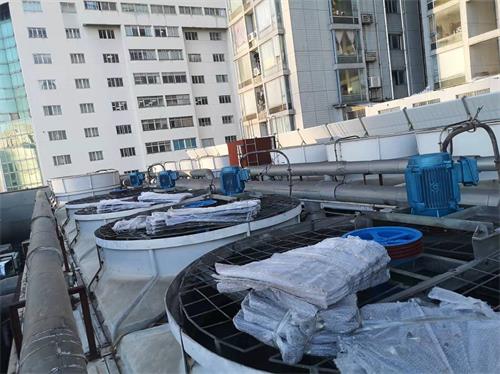 低轉(zhuǎn)速大風(fēng)量<a href=http://www.dxry.com.cn/tags/23_0.html target=_blank class=infotextkey>冷卻塔風(fēng)機</a>